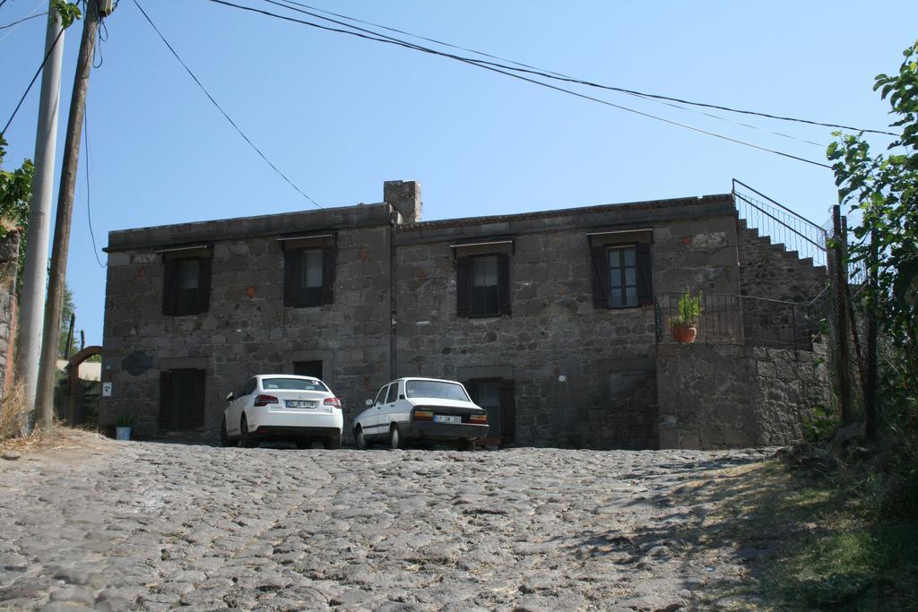 Assos Bohemian Hotel Luaran gambar