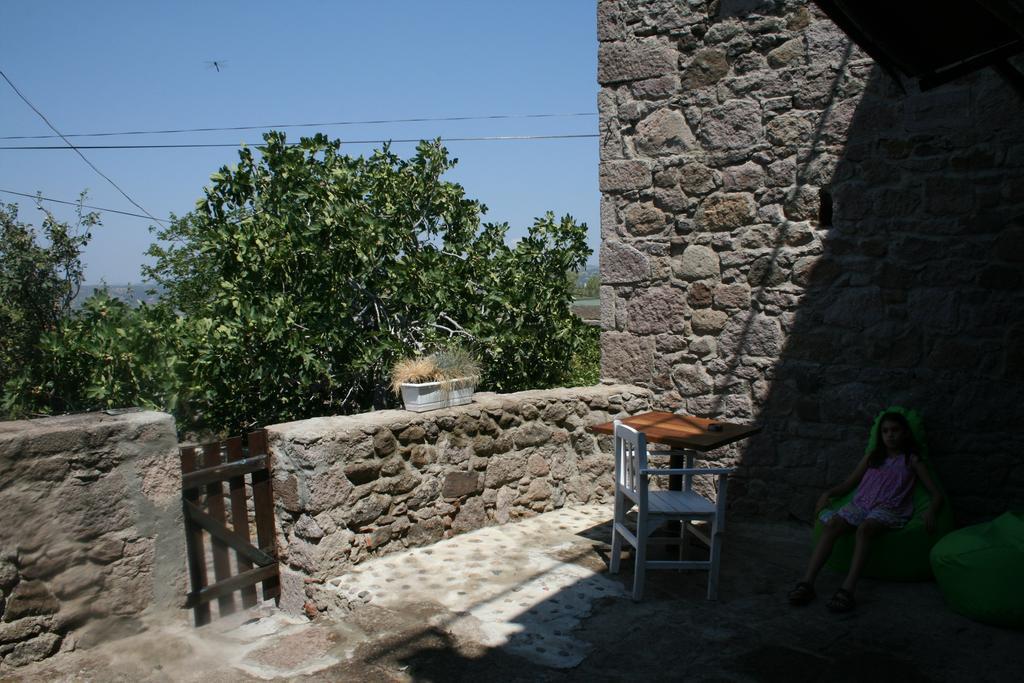 Assos Bohemian Hotel Luaran gambar
