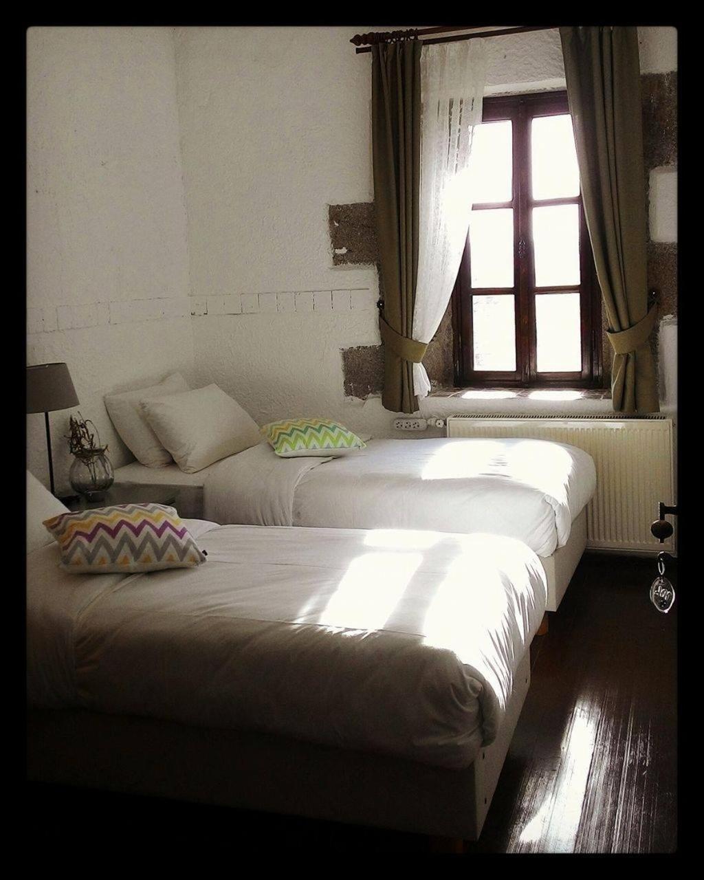 Assos Bohemian Hotel Luaran gambar