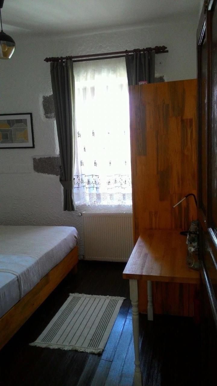 Assos Bohemian Hotel Luaran gambar
